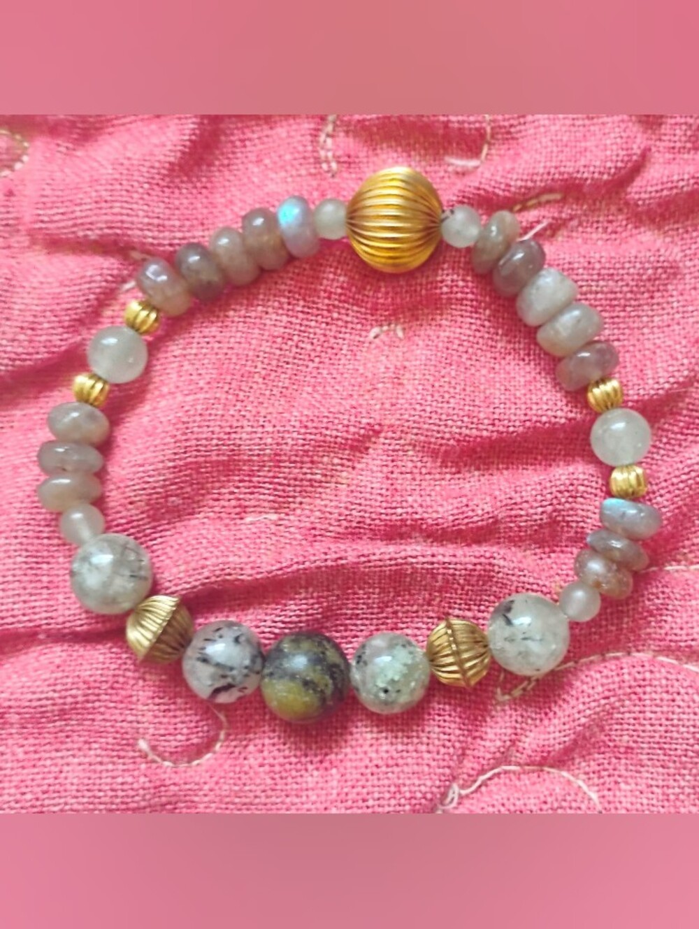 Handmade 'Fresh Greens' Stone Stretch Bracelet - Picture 4 of 5